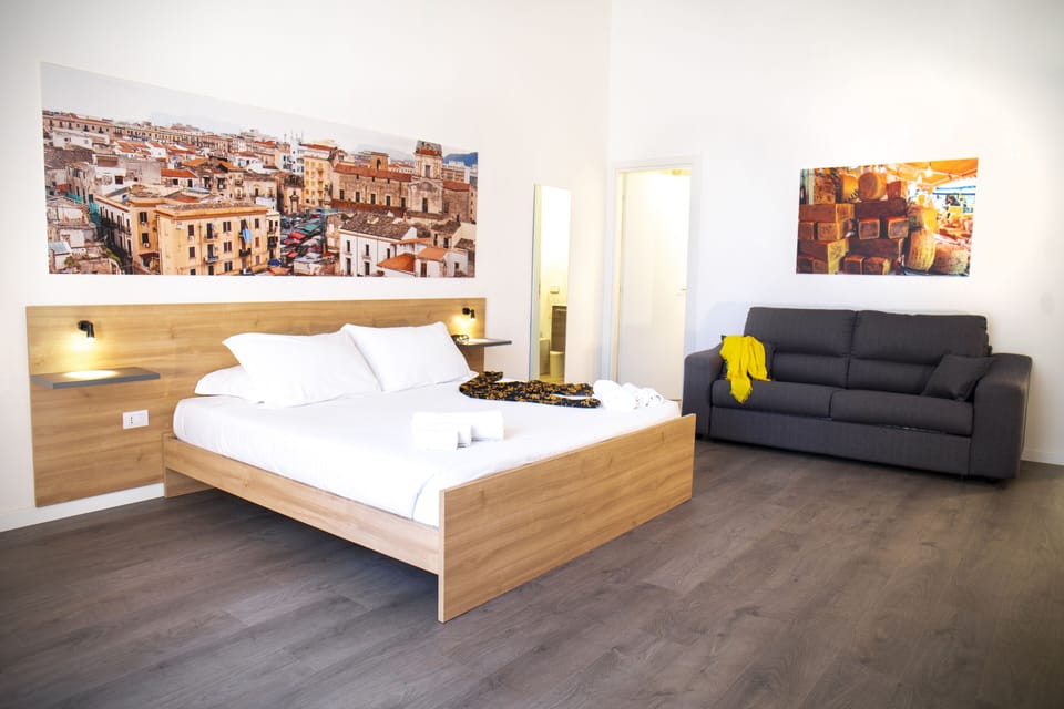 Deluxe Quadruple Room | Bathroom | Shower, rainfall showerhead, free toiletries, hair dryer