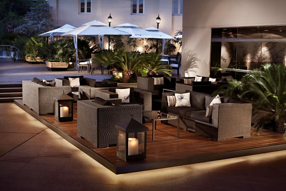 Wine bar, pool views, open daily