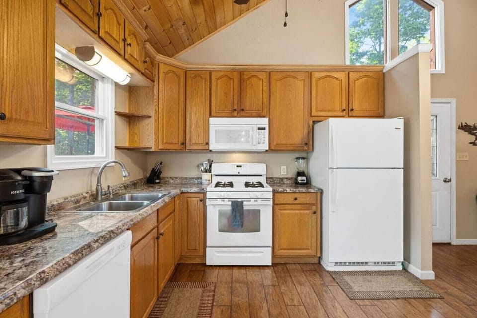 Lots of counter and cabinet space in the kitchen