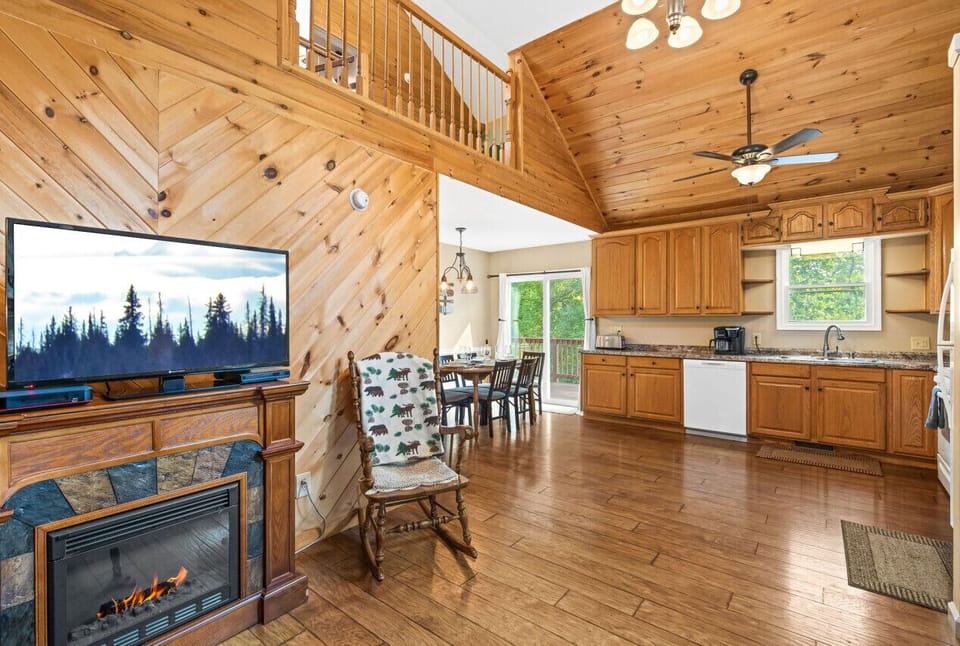 The open floor plan makes movement between spaces in the cabin easy