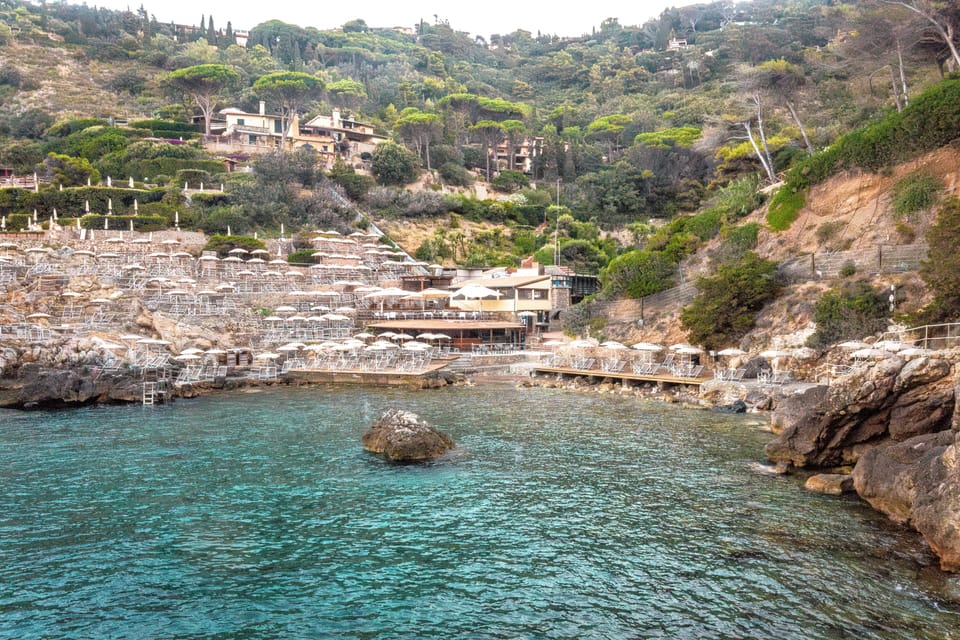 Private beach nearby, white sand, free beach shuttle, beach towels