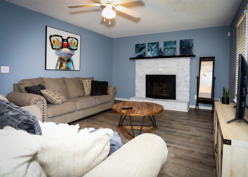 Updated living room furniture, new pics coming soon.