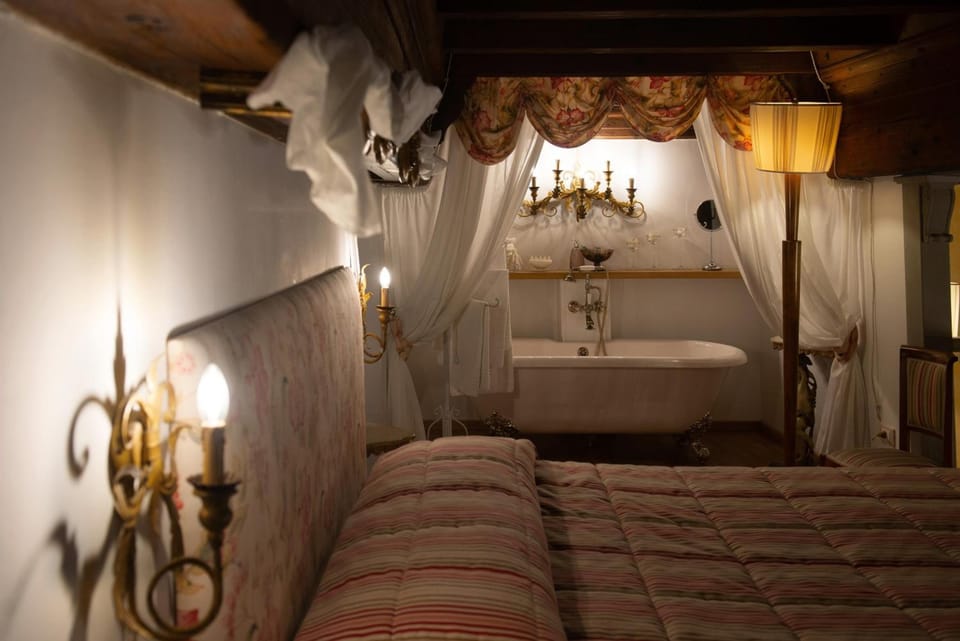 Deluxe Duplex, City View | 1 bedroom, Egyptian cotton sheets, premium bedding, pillowtop beds