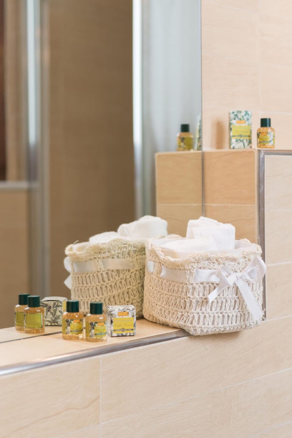 Classic Duplex, Courtyard View | Bathroom | Free toiletries, hair dryer, bidet