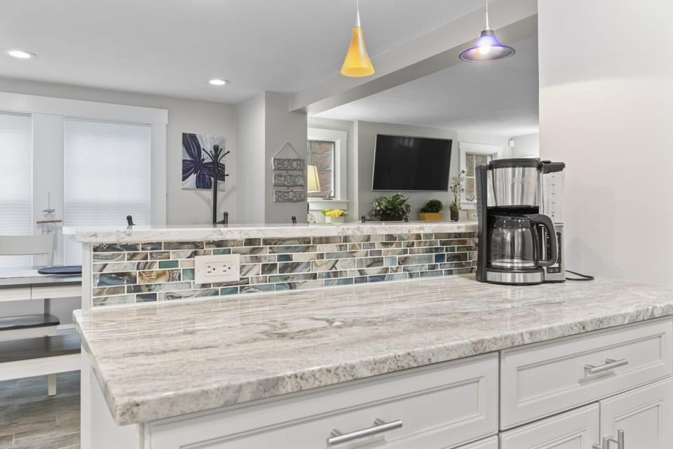 Kitchen island 