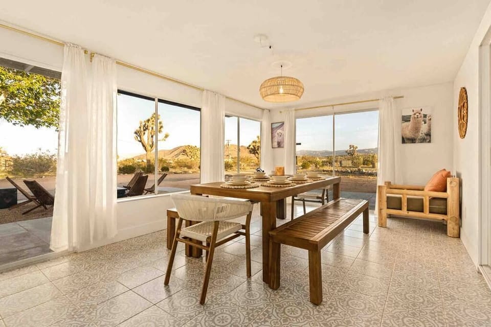 Sunroom with mountain and desert views