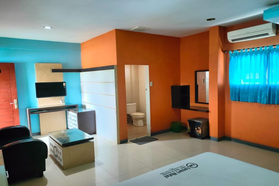 Economy Room | Desk, WiFi (free), bed sheets
