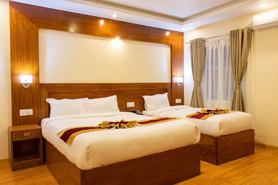 Executive Studio Suite | Egyptian cotton sheets, premium bedding, Select Comfort beds, desk