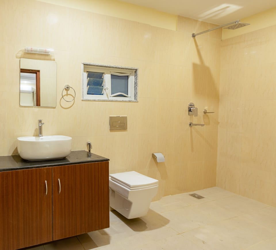 Rainfall showerhead, towels