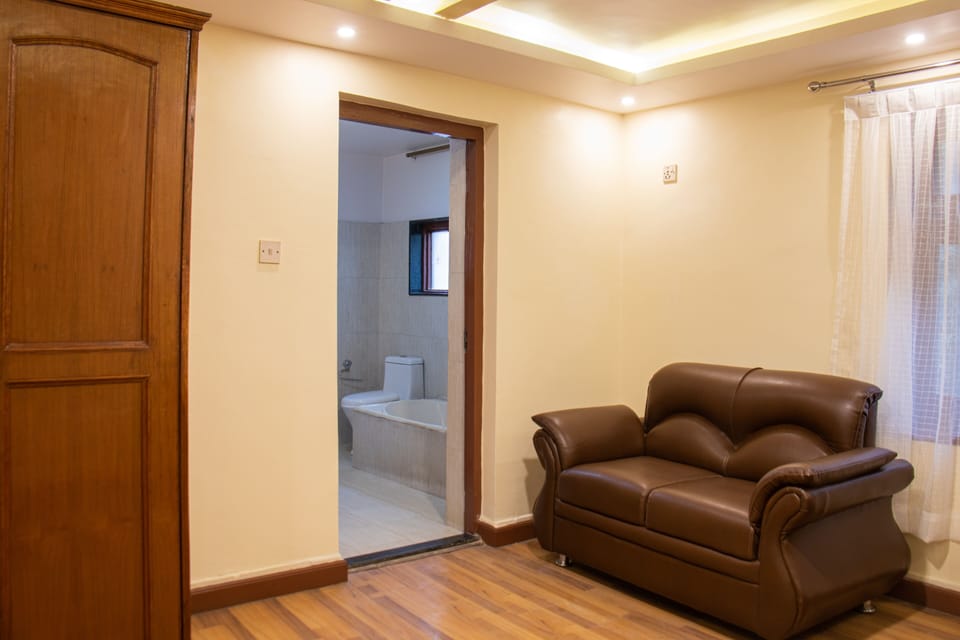 Executive Studio Suite | Living area | 32-inch LED TV with cable channels, TV