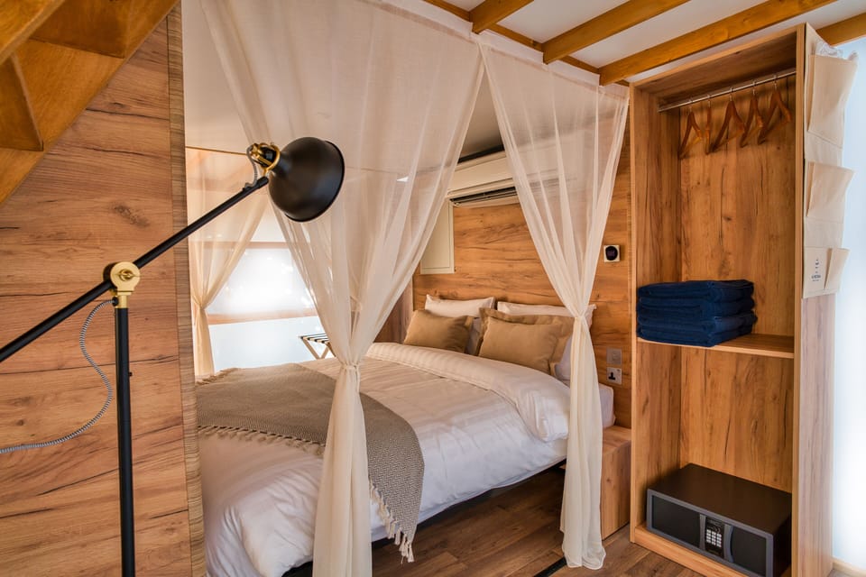 Duplex Queen | Free WiFi