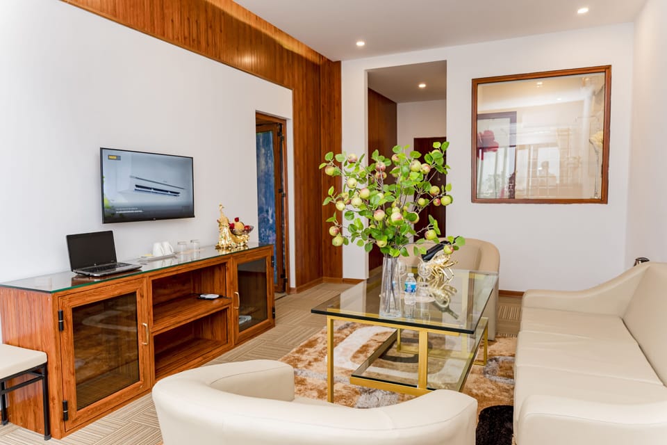 Family Suite | Living area | 55-inch LED TV with satellite channels, TV