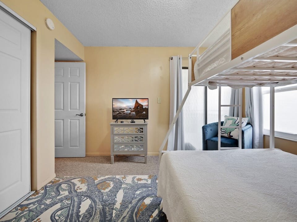 2nd Bedroom with Bunk Beds