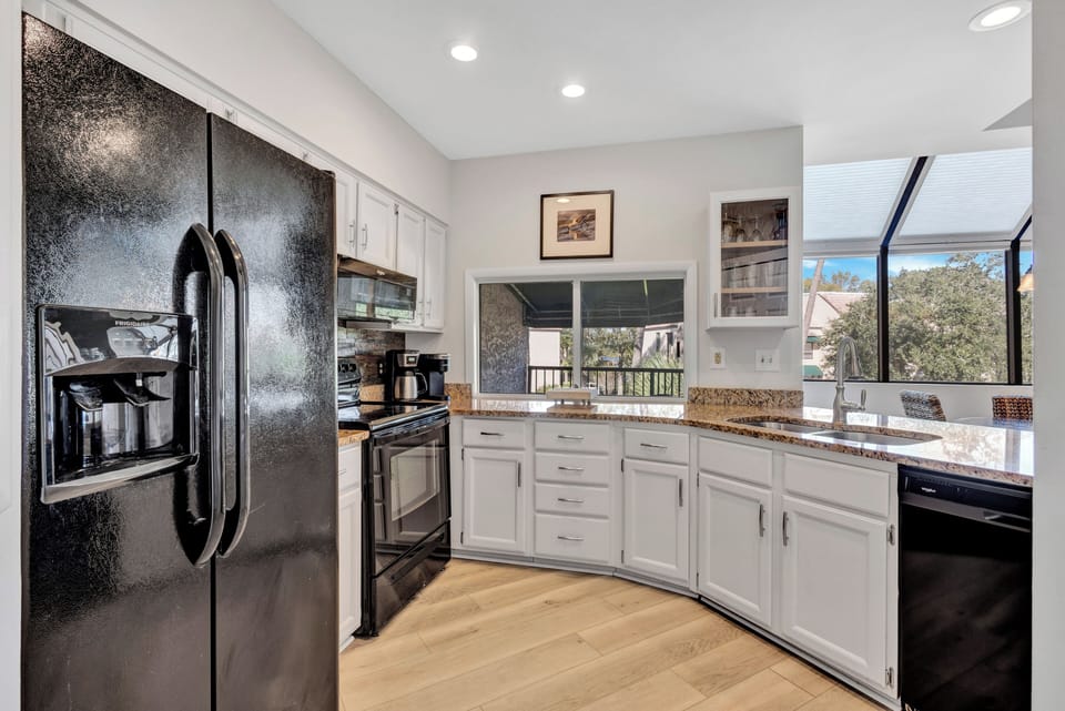 Inviting & Bright Chef's Kitchen - Where Every Meal is Your Best