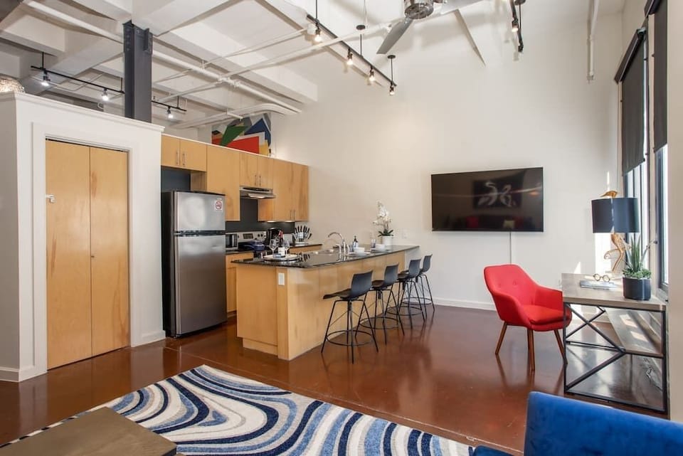 Enjoy the modern kitchen with ample counter space and all the essentials needed to prepare a meal, providing the perfect blend of comfort and convenience in downtown Fort Worth.