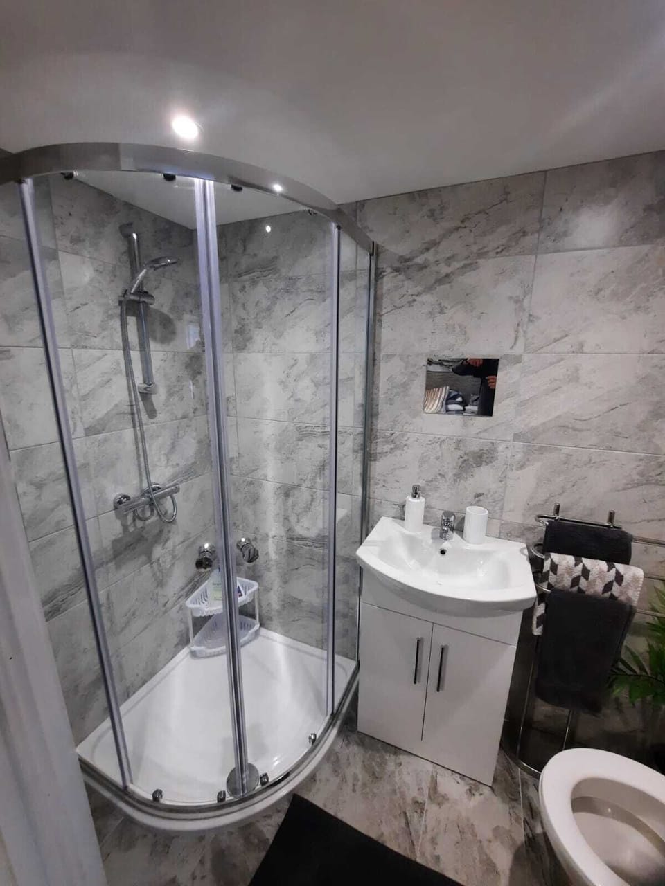 House | Bathroom | Shower, hair dryer, towels
