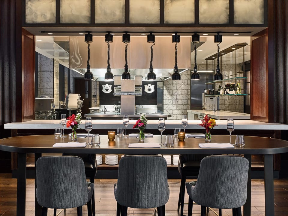 5 restaurants, breakfast served