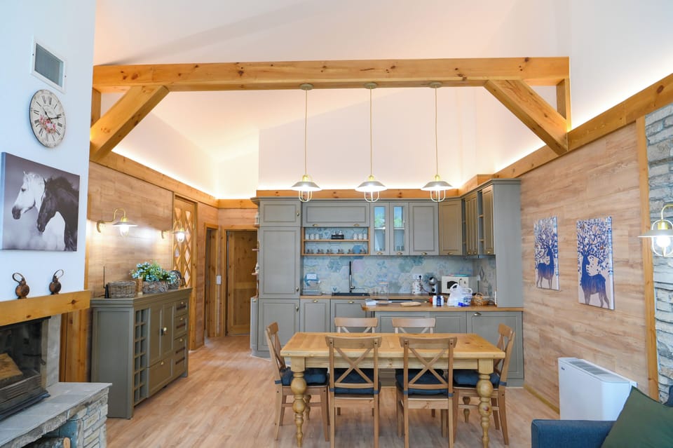 Deluxe Chalet, 3 Bedrooms, Sauna, Mountain View | Private kitchen | Fridge, microwave, oven, stovetop