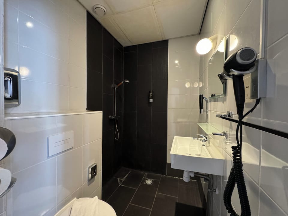 Double Room, 1 Double Bed (Double Room, Balcony) | Bathroom | Shower, free toiletries, towels, soap