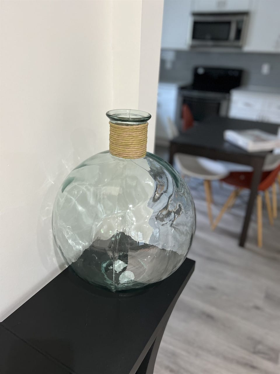 Decor piece on guest center station