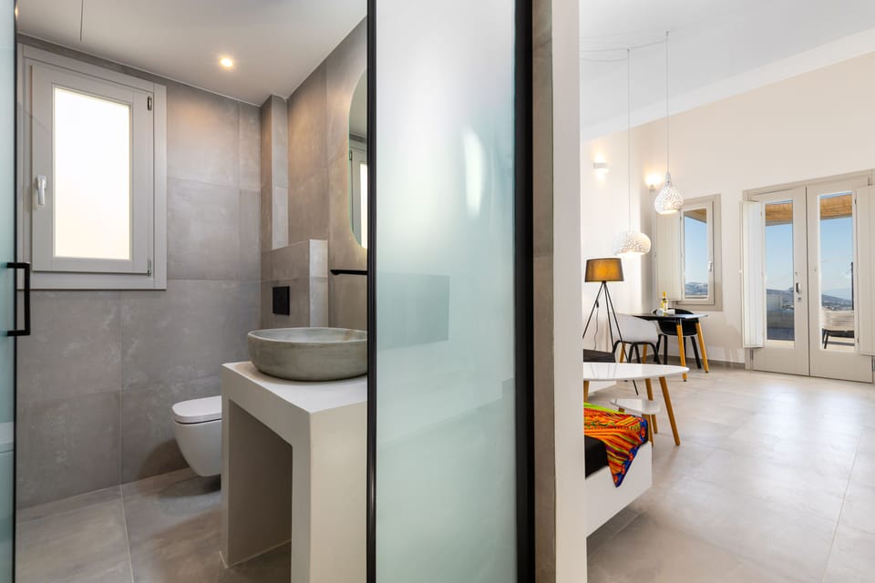 Deluxe Suite Private Pool | Bathroom | Shower, rainfall showerhead, free toiletries, hair dryer