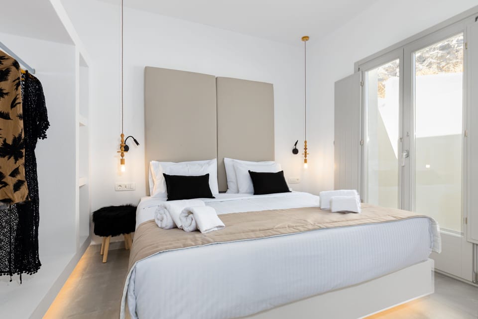 Deluxe Suite Private Pool | Hypo-allergenic bedding, minibar, in-room safe, desk