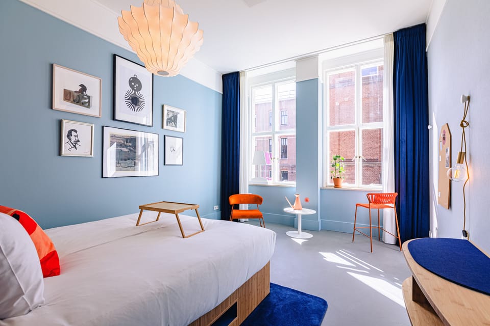 In-room safe, soundproofing, free WiFi, bed sheets