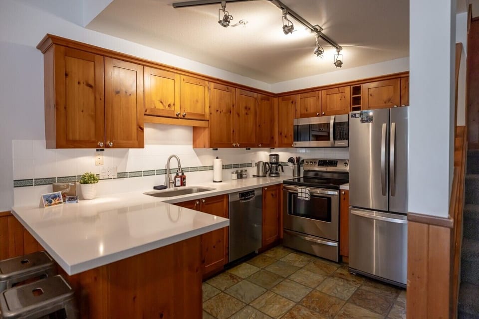 Fully equipped kitchen. We provide cooking oil, salt, pepper, coffee, tea and sugar.