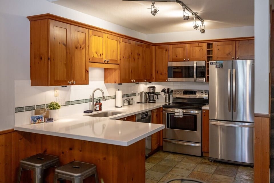 `Super lovely place, exactly like in the pictures! Host was super responsive and we will definitely be staying here again!`-Ekaterina  Set up at the breakfast bar for a quick bite before you hit the mountain