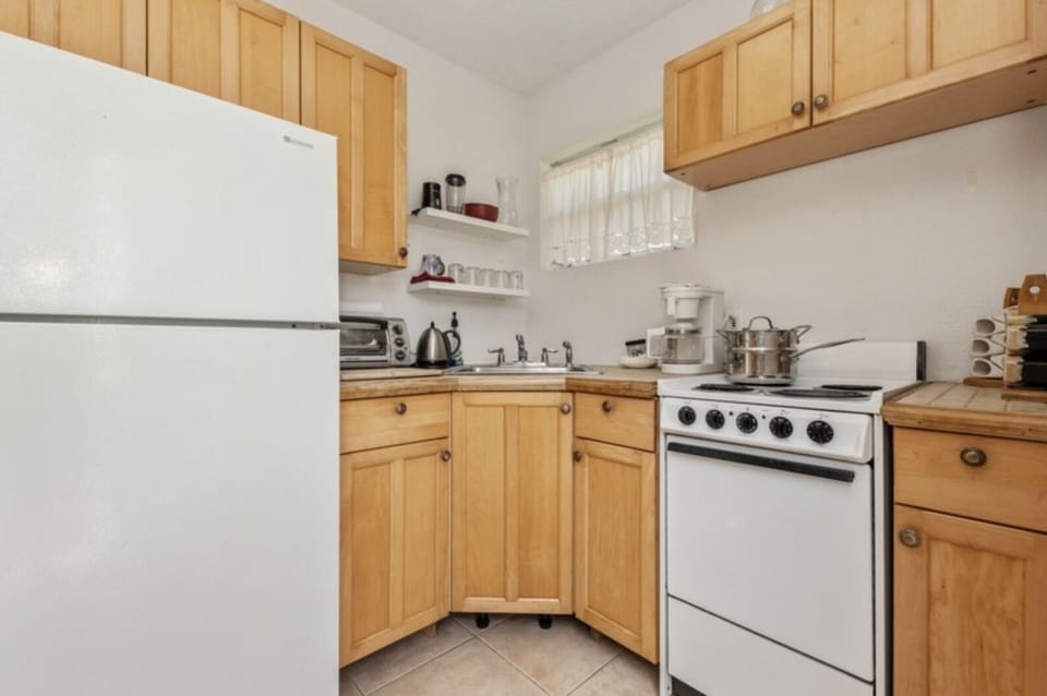 full kitchen