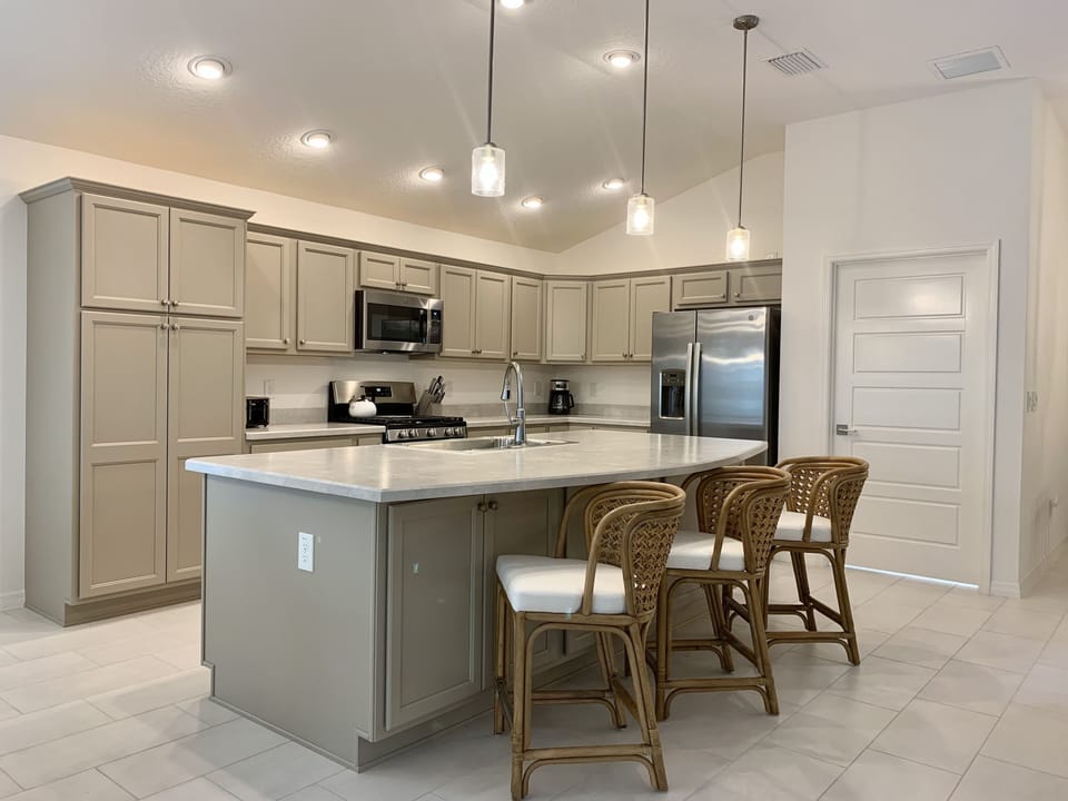 Kitchen with seating for 4 at counter