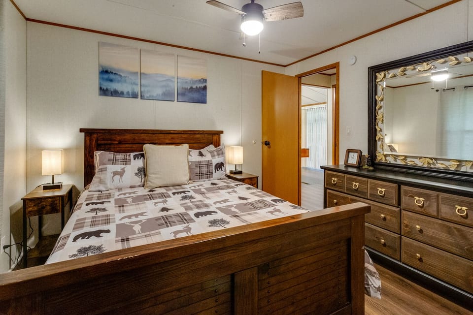 Queen bedroom