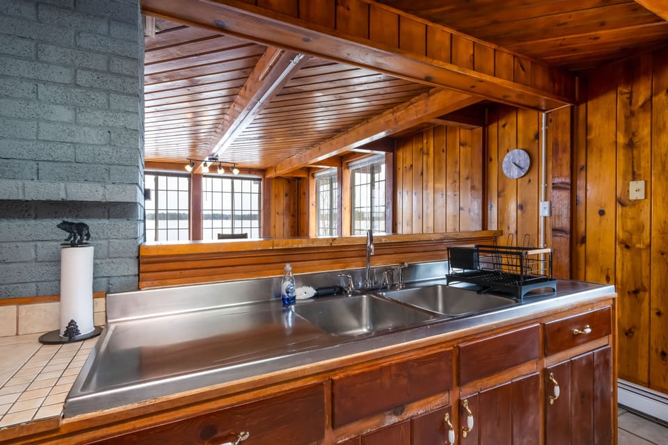 Fridge, microwave, coffee/tea maker, highchair