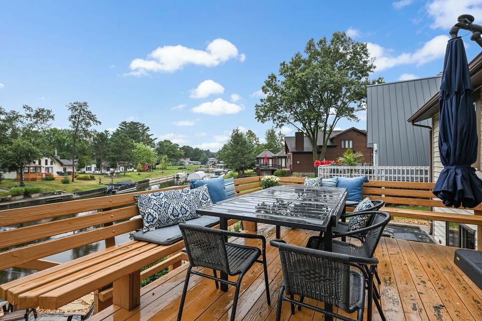 Lake View Family Dining
