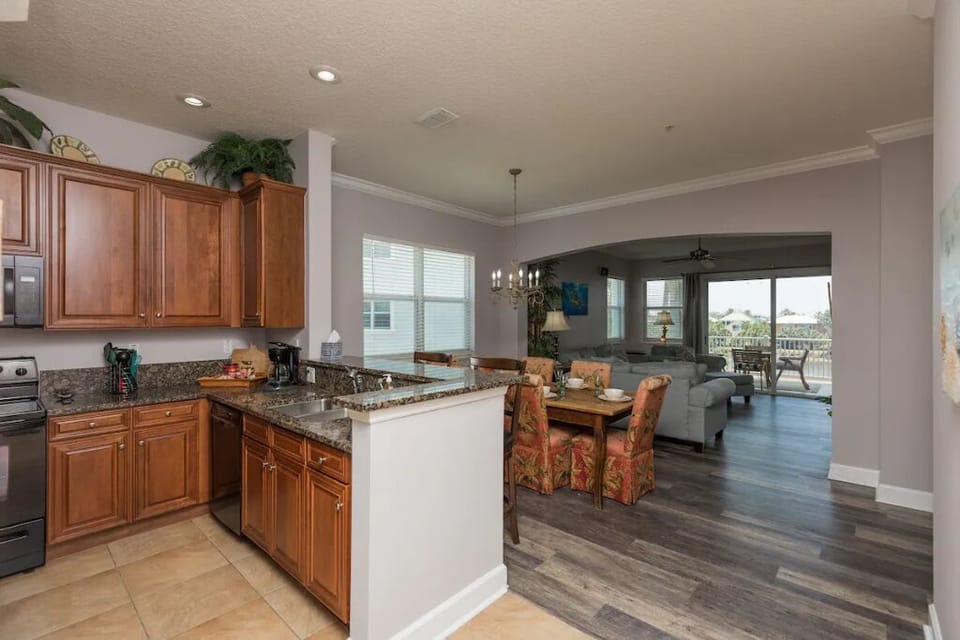 Kitchen, breakfast bar, and dining area