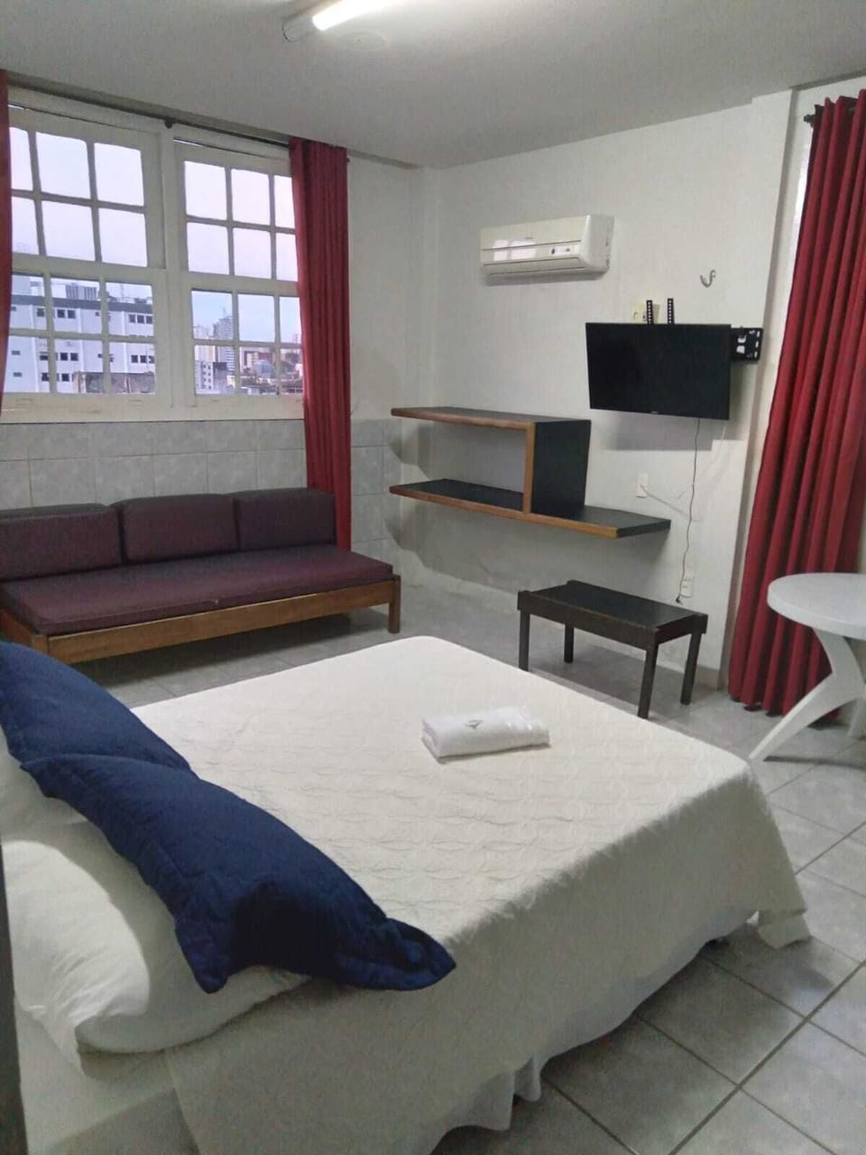 Deluxe Penthouse | Laptop workspace, free WiFi, bed sheets
