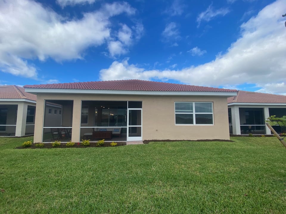 Back of house with Lanai