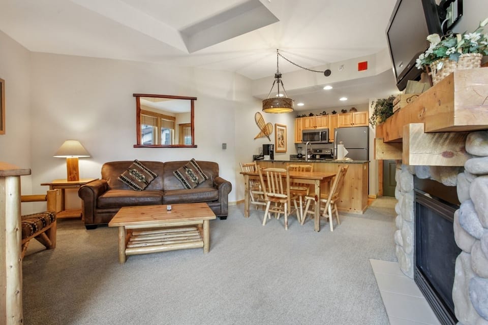 Living Room, Room, Indoors, Chair, Furniture