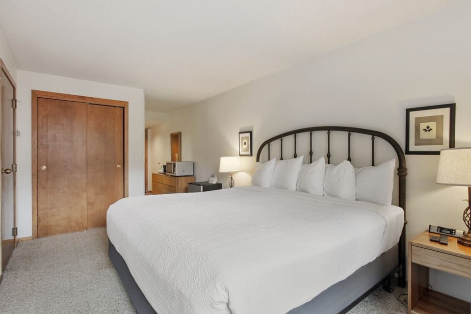 Bed, Furniture, Bedroom, Room, Indoors