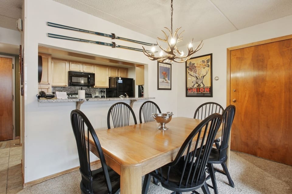 Chair, Furniture, Room, Indoors, Hardwood