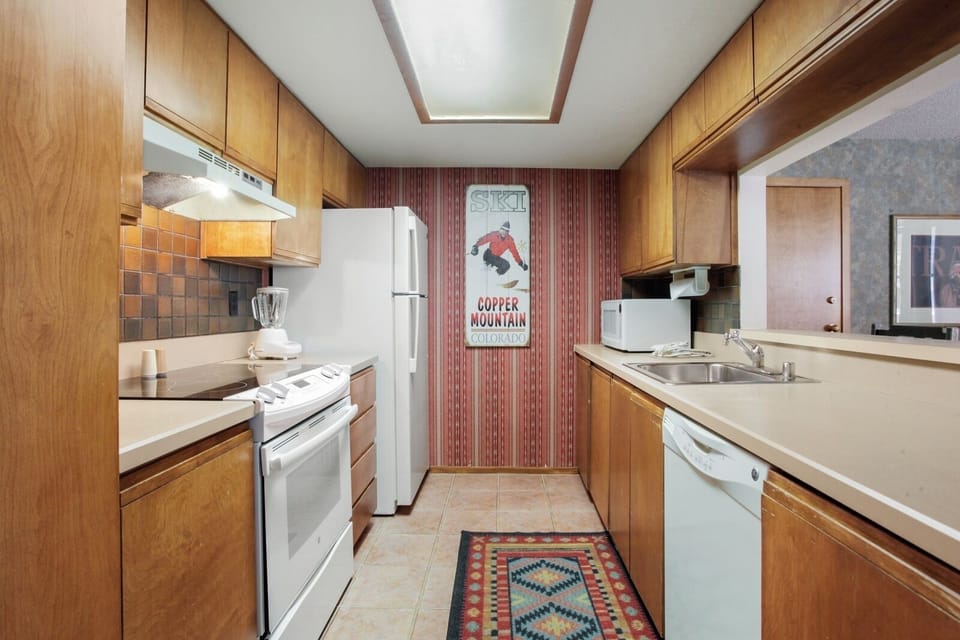 Room, Indoors, Kitchen, Flooring, Oven