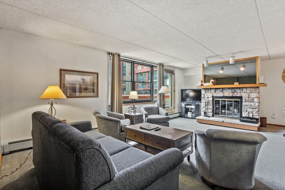 Living Room, Indoors, Room, Furniture, Building