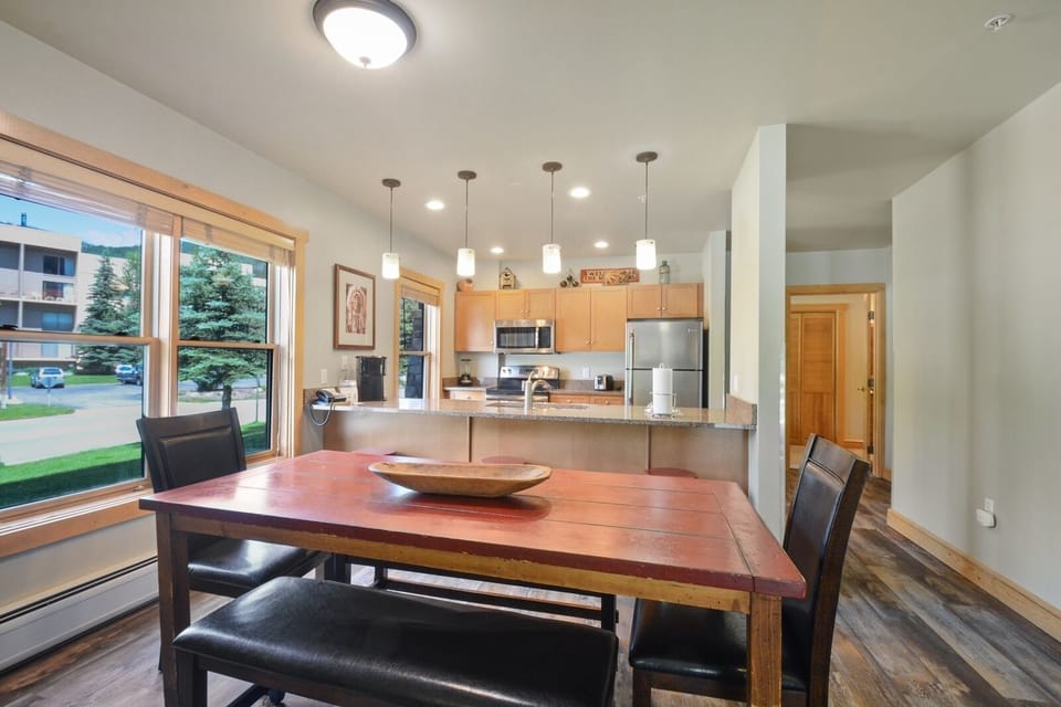 Chair, Furniture, Room, Indoors, Hardwood