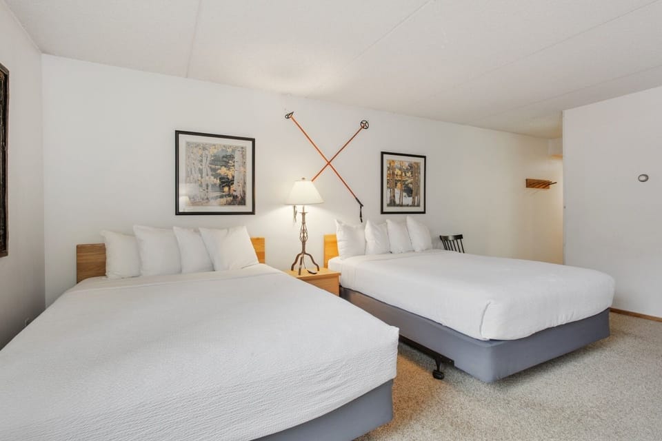 Bedroom, Room, Indoors, Furniture, Bed