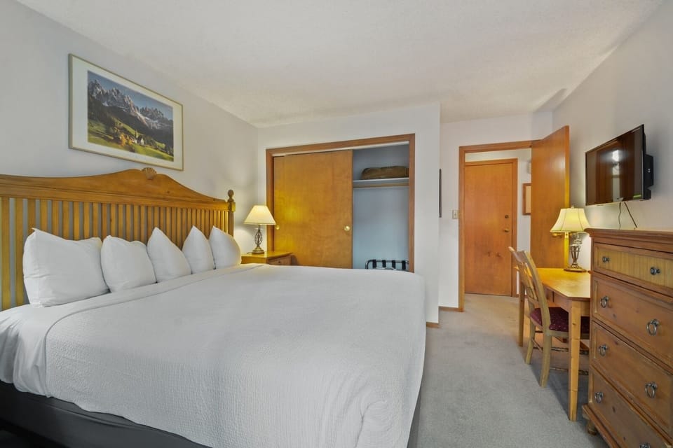 Bed, Furniture, Bedroom, Room, Indoors