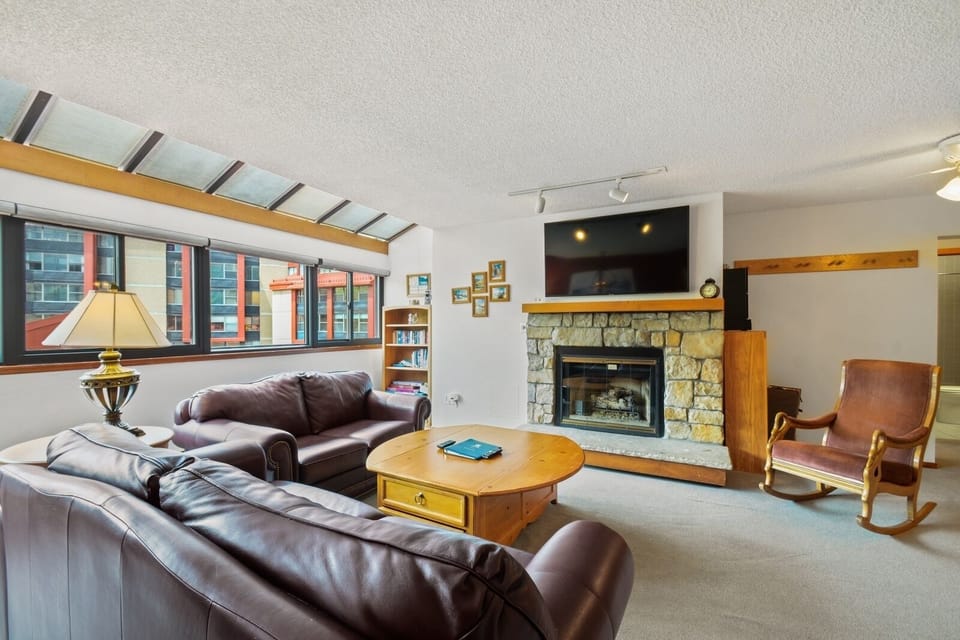 Living Room, Indoors, Room, Building, Couch