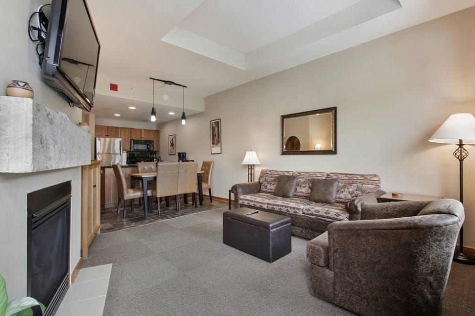 Flooring, Living Room, Indoors, Room, Couch