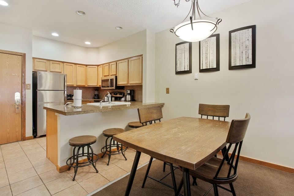 Chair, Furniture, Flooring, Indoors, Hardwood