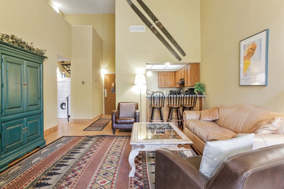 Living Room, Indoors, Room, Chair, Furniture