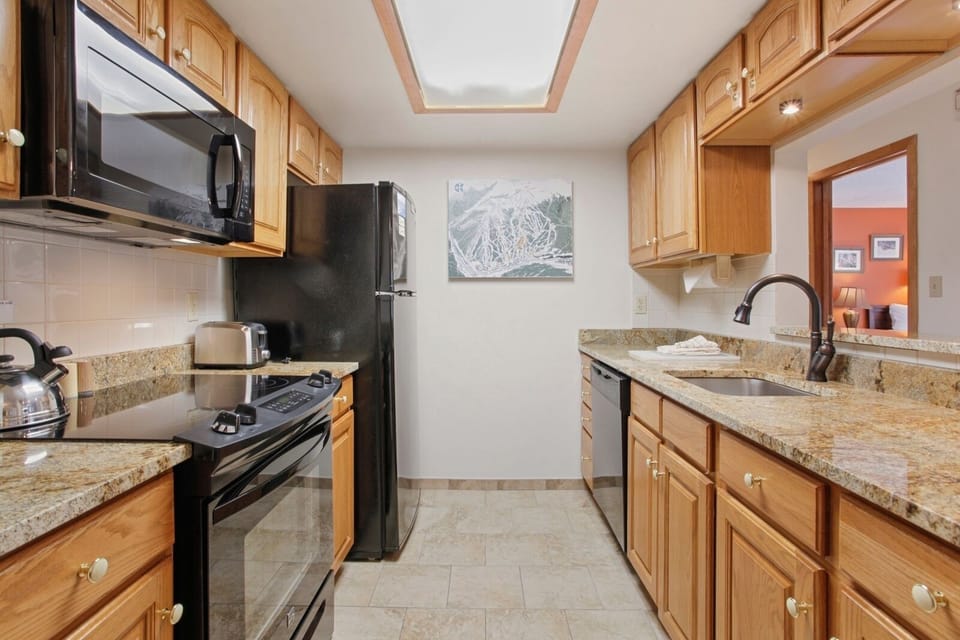 Room, Indoors, Oven, Kitchen, Microwave